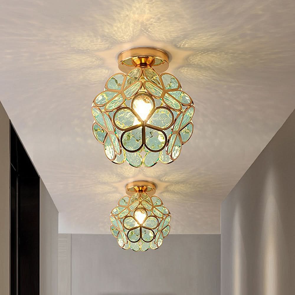 Szklana lampa sufitowa w stylu kwiatowym z delikatnymi szklanymi kwiatami, idealna do przytulnych przedpokojów i małych przestrzeni