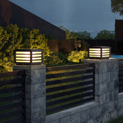 Lampe murale solaire extérieure noire, design carré pour montage sur clôture, pour murs et espaces de vie extérieurs