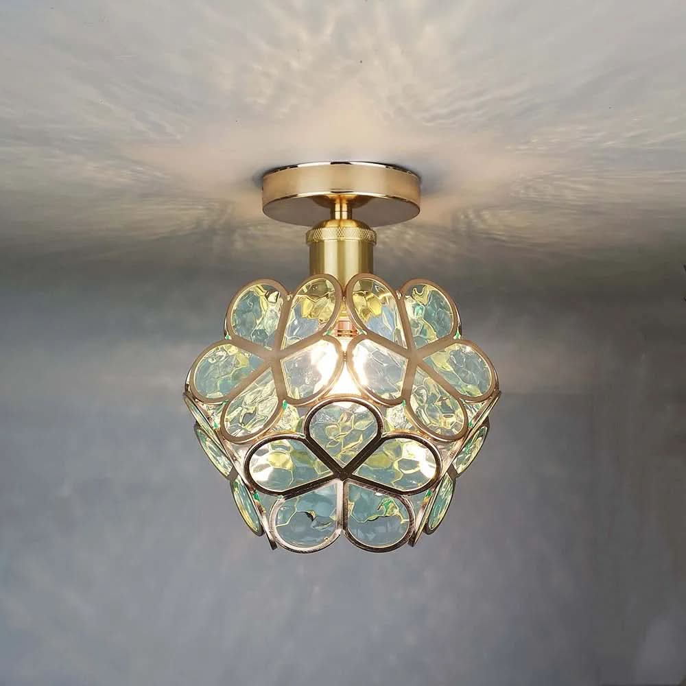Szklana lampa sufitowa w stylu kwiatowym z delikatnymi szklanymi kwiatami, idealna do przytulnych przedpokojów i małych przestrzeni