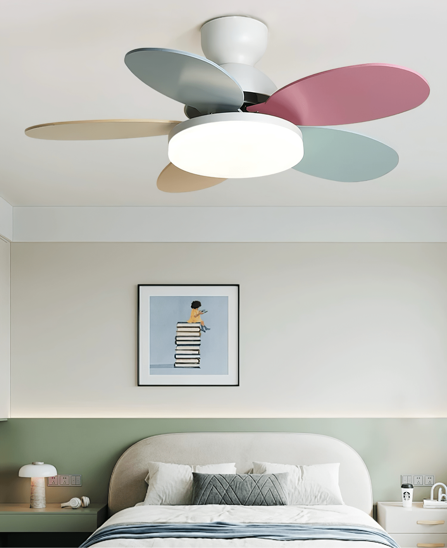Loftventilator i blomstermotiv med LED-lys