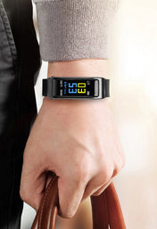 Onyx Nordic 2-i-1 smarturarmbånd med Bluetooth-øretelefoner og moderne bærbar teknologi
