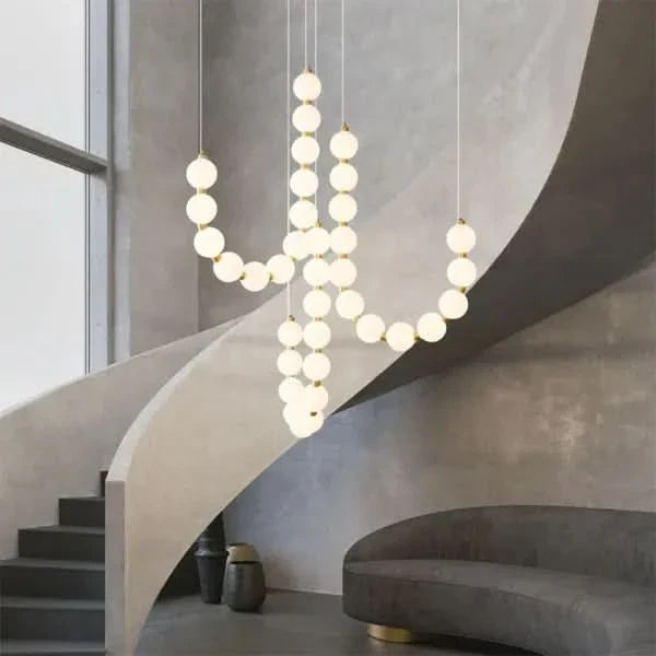 Elegant hvid halskædeinspireret lysekrone med LED-lys til moderne boligindretning og spisesteder