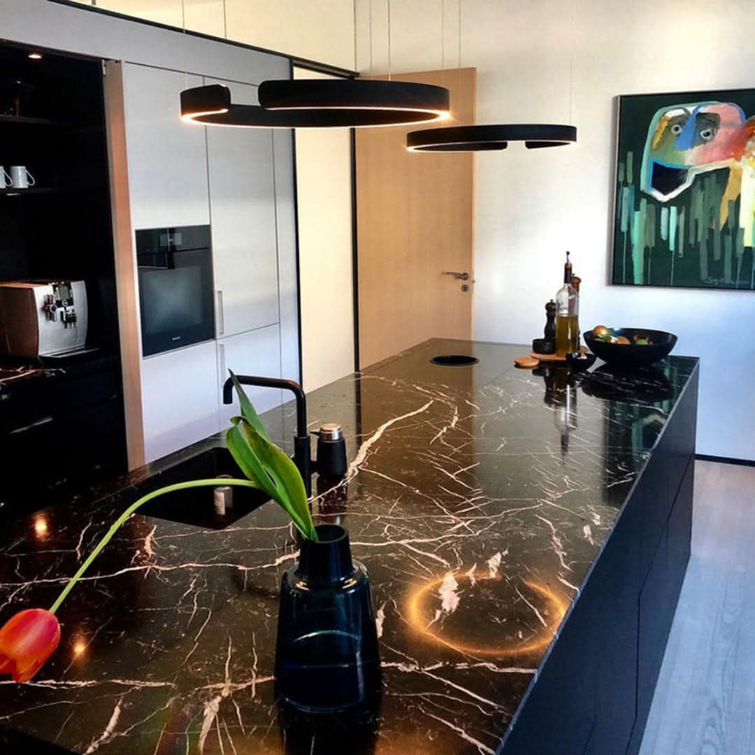 Lampada a sospensione LED circolare per soggiorno moderno con design ad anello minimalista per interni domestici contemporanei