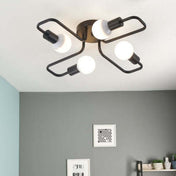 Nova industriel sort metal loftlampe til moderne interiører og minimalistiske rum med tidløs appel