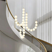 Elegant hvid halskædeinspireret lysekrone med LED-lys til moderne boligindretning og spisesteder