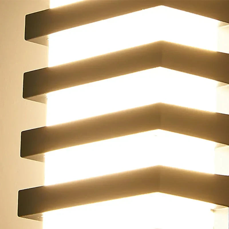 Utomhusvägglampa med rektangulärt svart aluminiumhus för ytterväggar och fasader