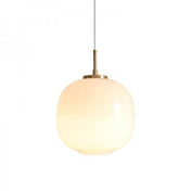 Opaline glaspendel med nordisk lanterndesign til varme, minimalistiske interiører og blid stemning