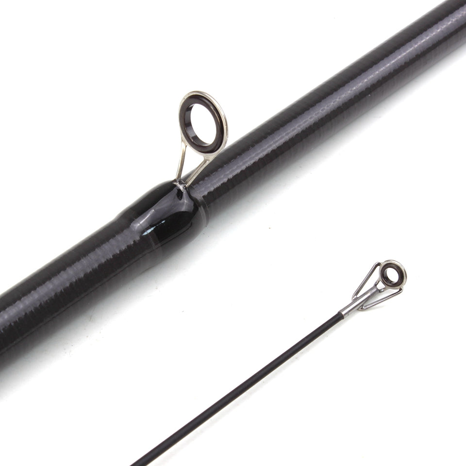 Bærbart teleskopisk fiskestang med spinnende stang i kulfiber fra FjordPeak Outdoors-kollektionen