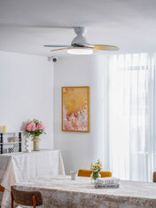 Loftventilator i blomstermotiv med LED-lys