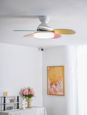 Loftventilator i blomstermotiv med LED-lys