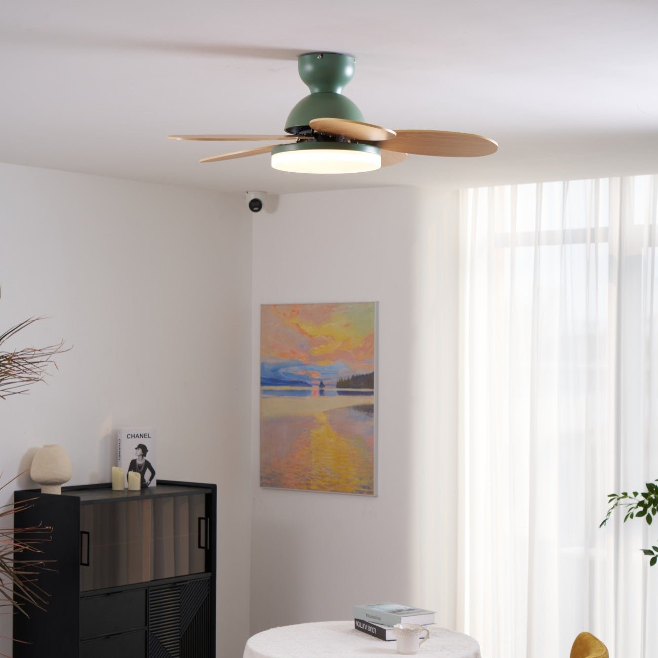 Loftventilator i blomstermotiv med LED-lys
