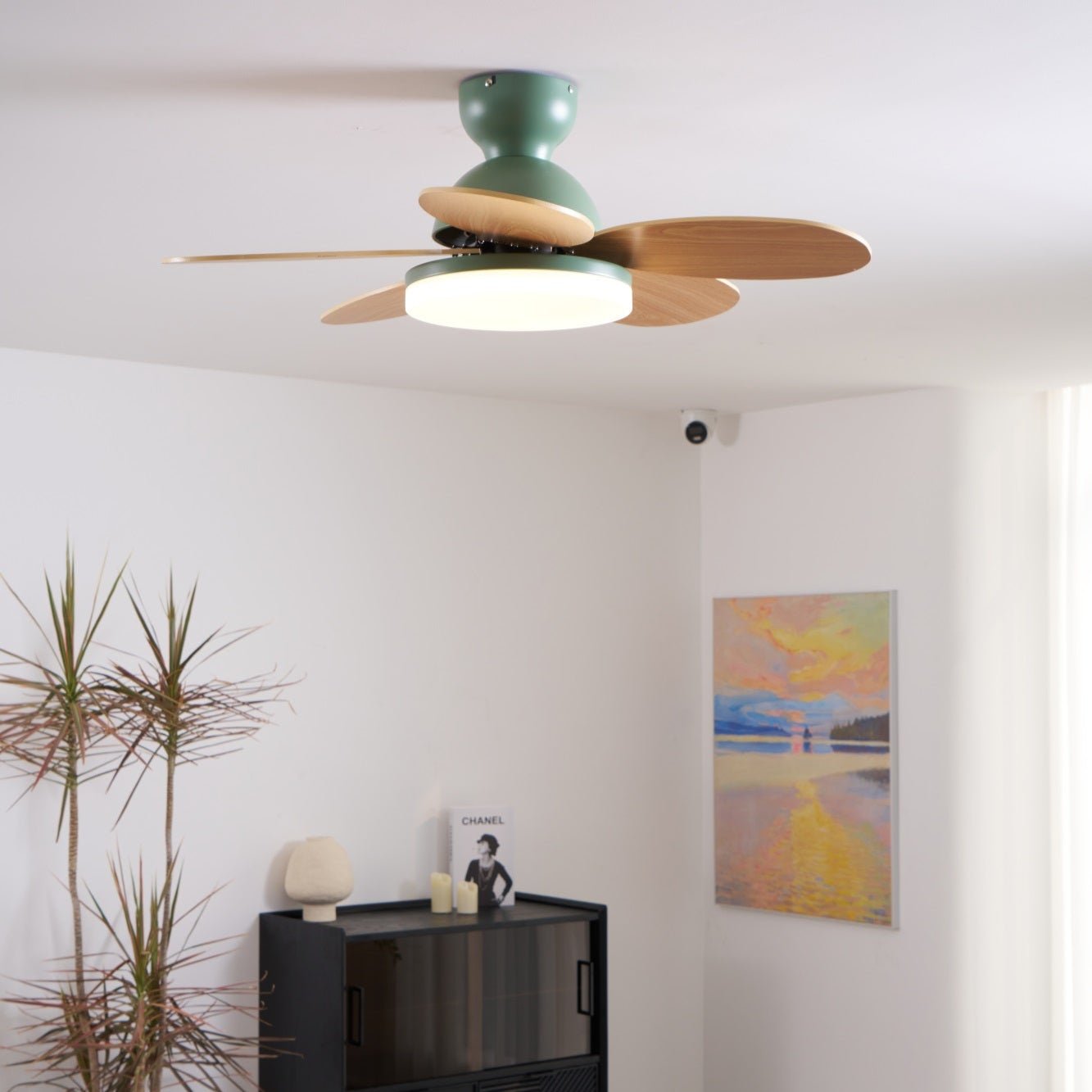 Loftventilator i blomstermotiv med LED-lys