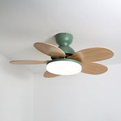 Loftventilator i blomstermotiv med LED-lys