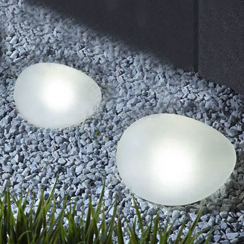 Frostet glas-look solcelledrevet jordlampe med kompakt design til udendørs stier og kanter