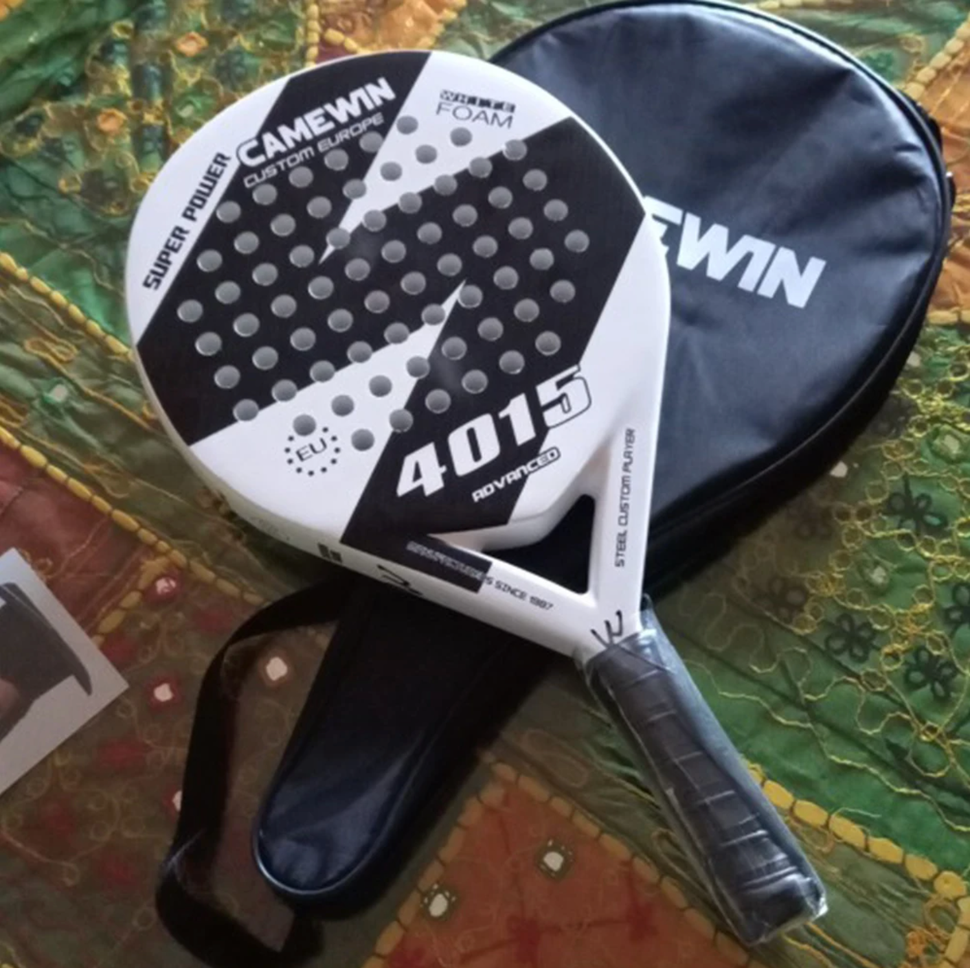 Padelracket til komfort og præcision på banen med fokus på konsekvent, præcist spil i hver duell