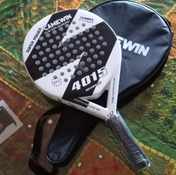 Padelracket til komfort og præcision på banen med fokus på konsekvent, præcist spil i hver duell