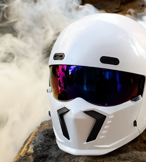 Integreret motorcykelhjelm med let konstruktion og effektiv ventilation til alle ture