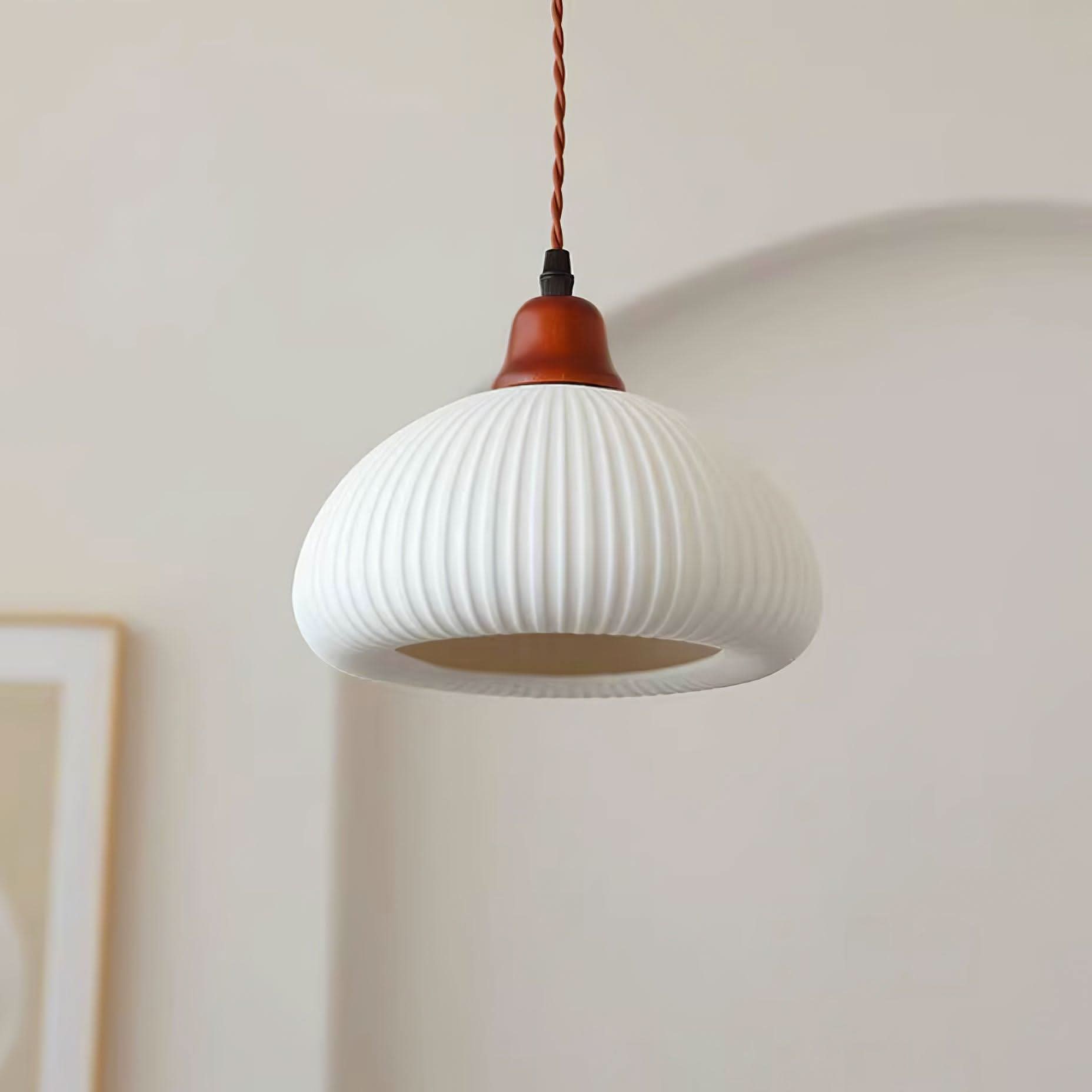 Suspension en céramique rustique avec accent en chêne pour salle à manger ou luminaire de plafond de cuisine style