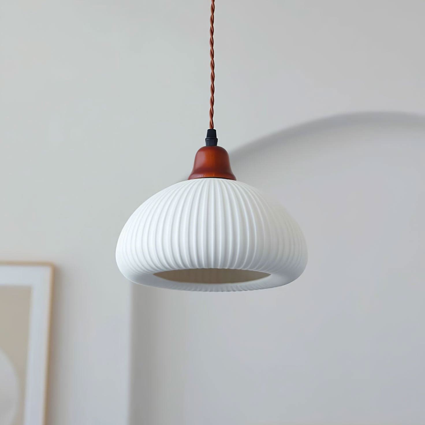 Suspension en céramique rustique avec accent en chêne pour salle à manger ou luminaire de plafond de cuisine style