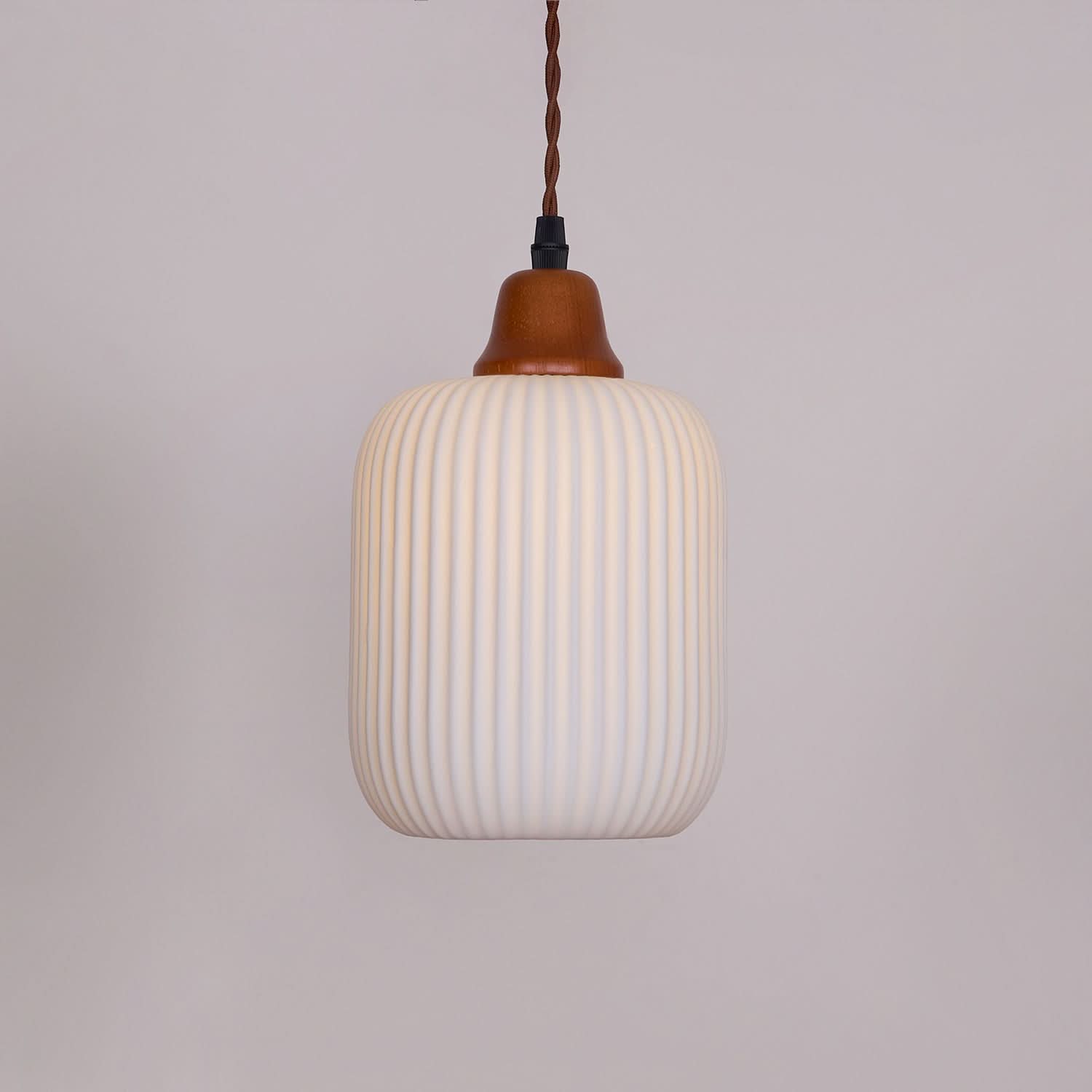 Suspension en céramique rustique avec accent en chêne pour salle à manger ou luminaire de plafond de cuisine style