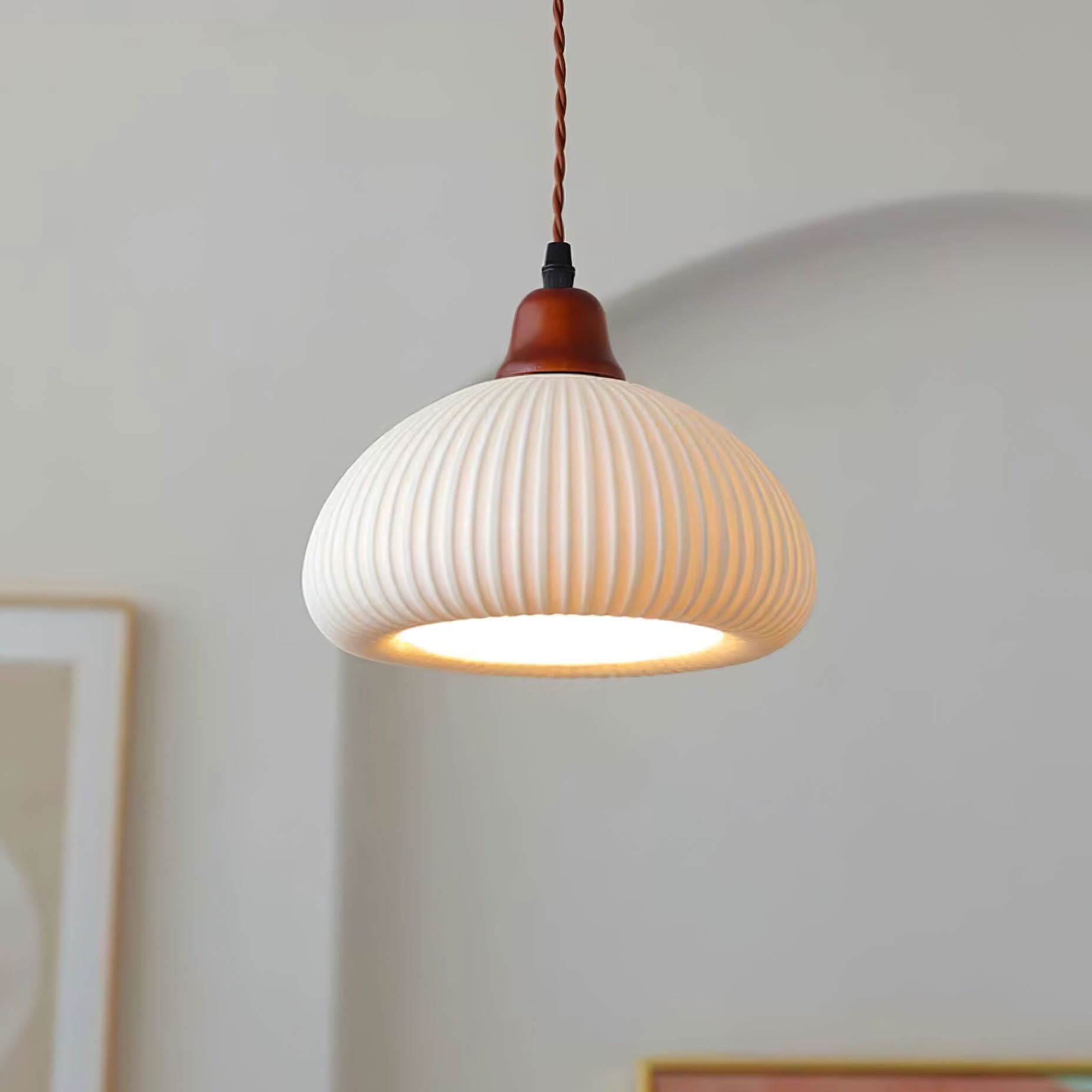 Suspension en céramique rustique avec accent en chêne pour salle à manger ou luminaire de plafond de cuisine style