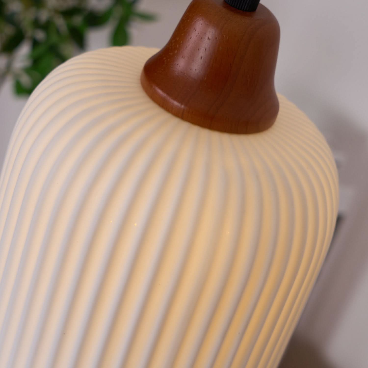 Suspension en céramique rustique avec accent en chêne pour salle à manger ou luminaire de plafond de cuisine style