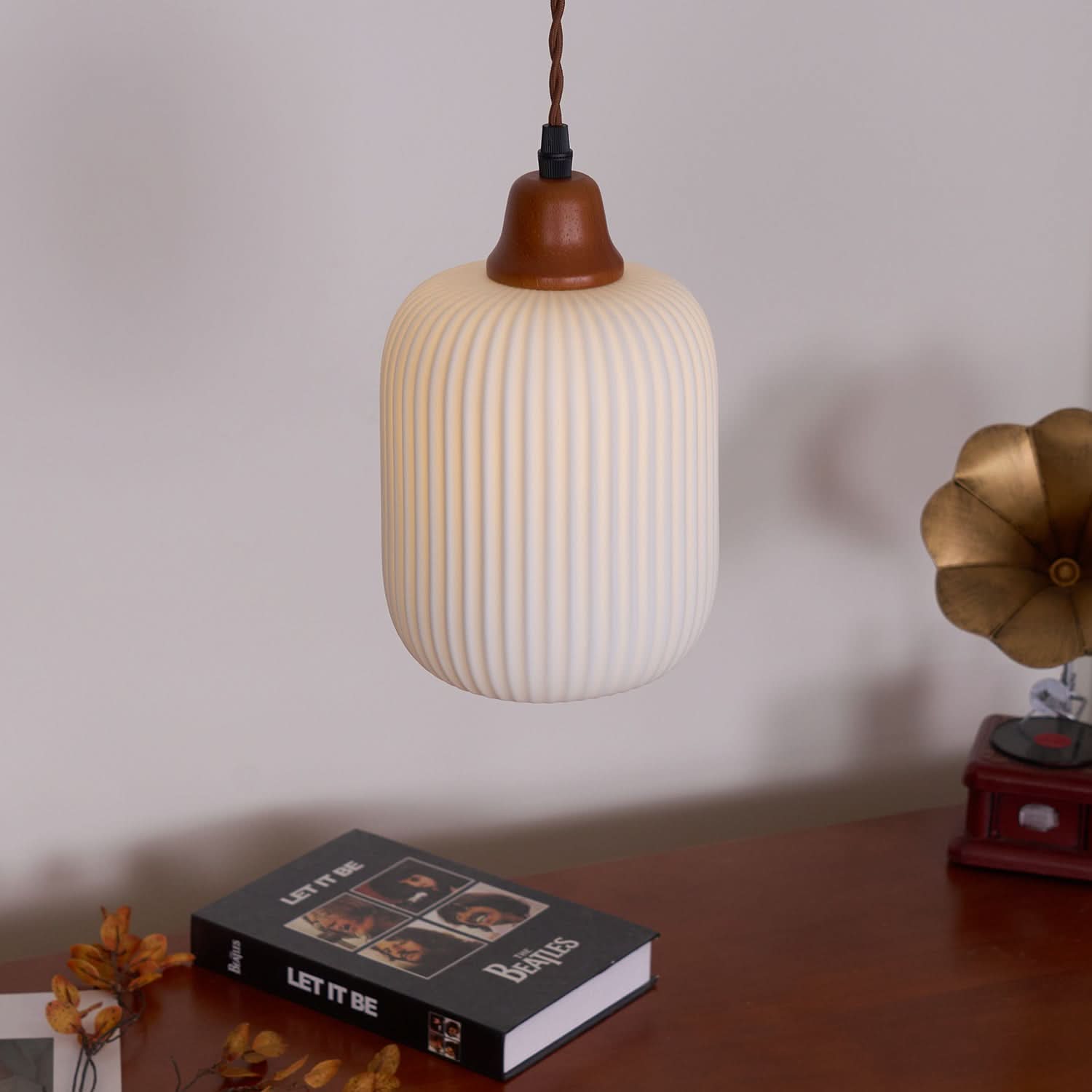 Suspension en céramique rustique avec accent en chêne pour salle à manger ou luminaire de plafond de cuisine style