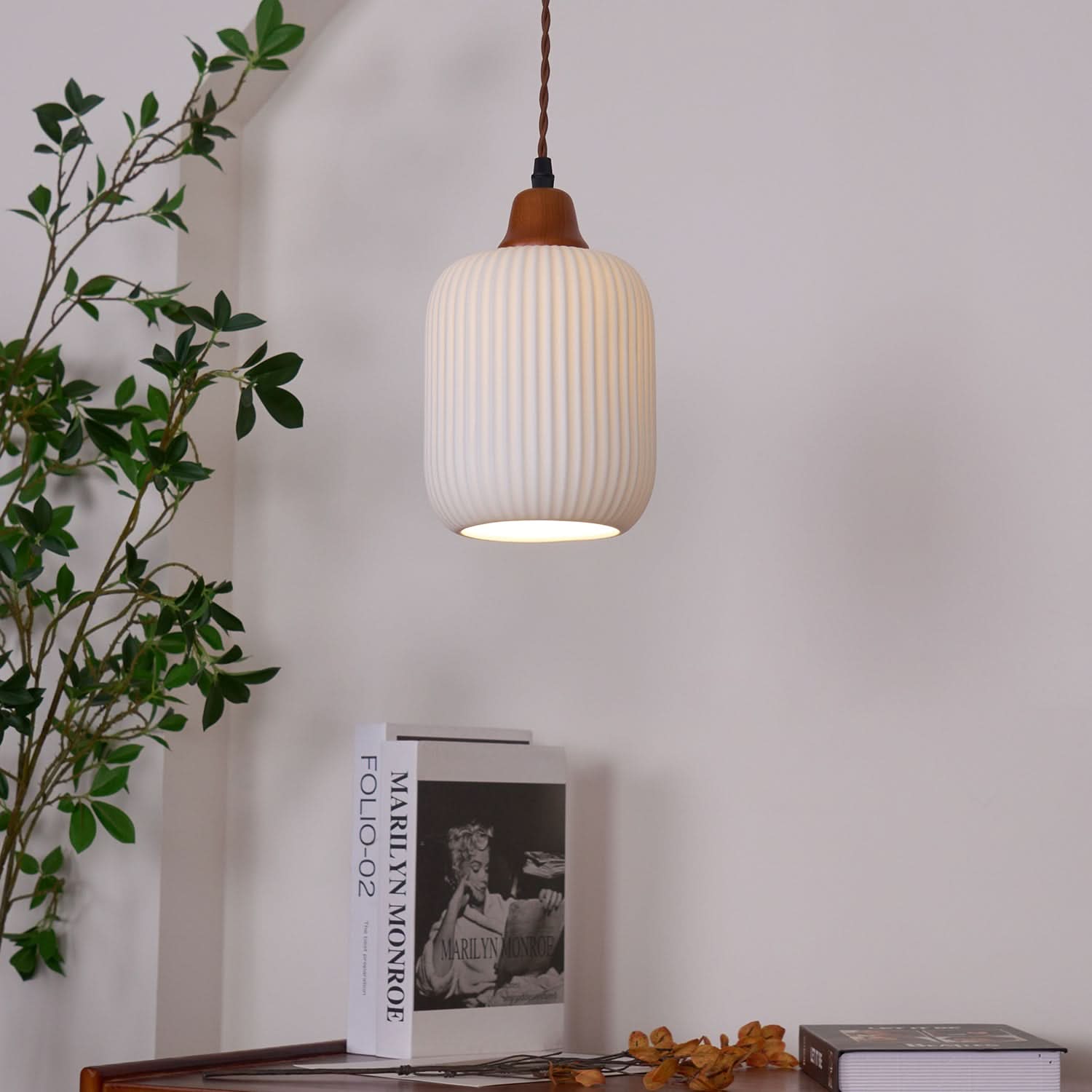 Suspension en céramique rustique avec accent en chêne pour salle à manger ou luminaire de plafond de cuisine style