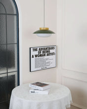 Suspension métallique contemporaine avec accent en bois pour cuisines, salles à manger et espaces de travail