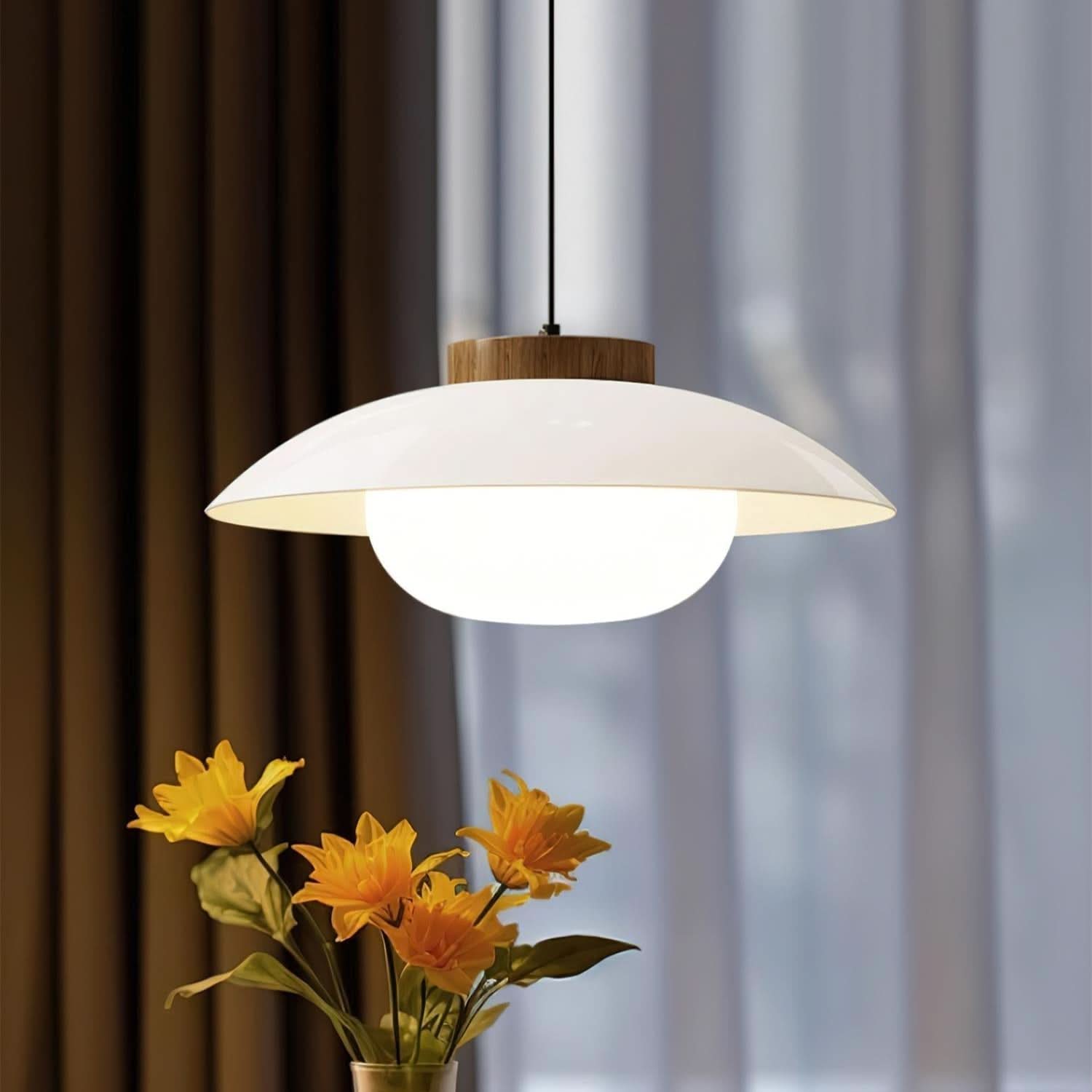 Suspension métallique contemporaine avec accent en bois pour cuisines, salles à manger et espaces de travail