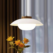 Suspension métallique contemporaine avec accent en bois pour cuisines, salles à manger et espaces de travail