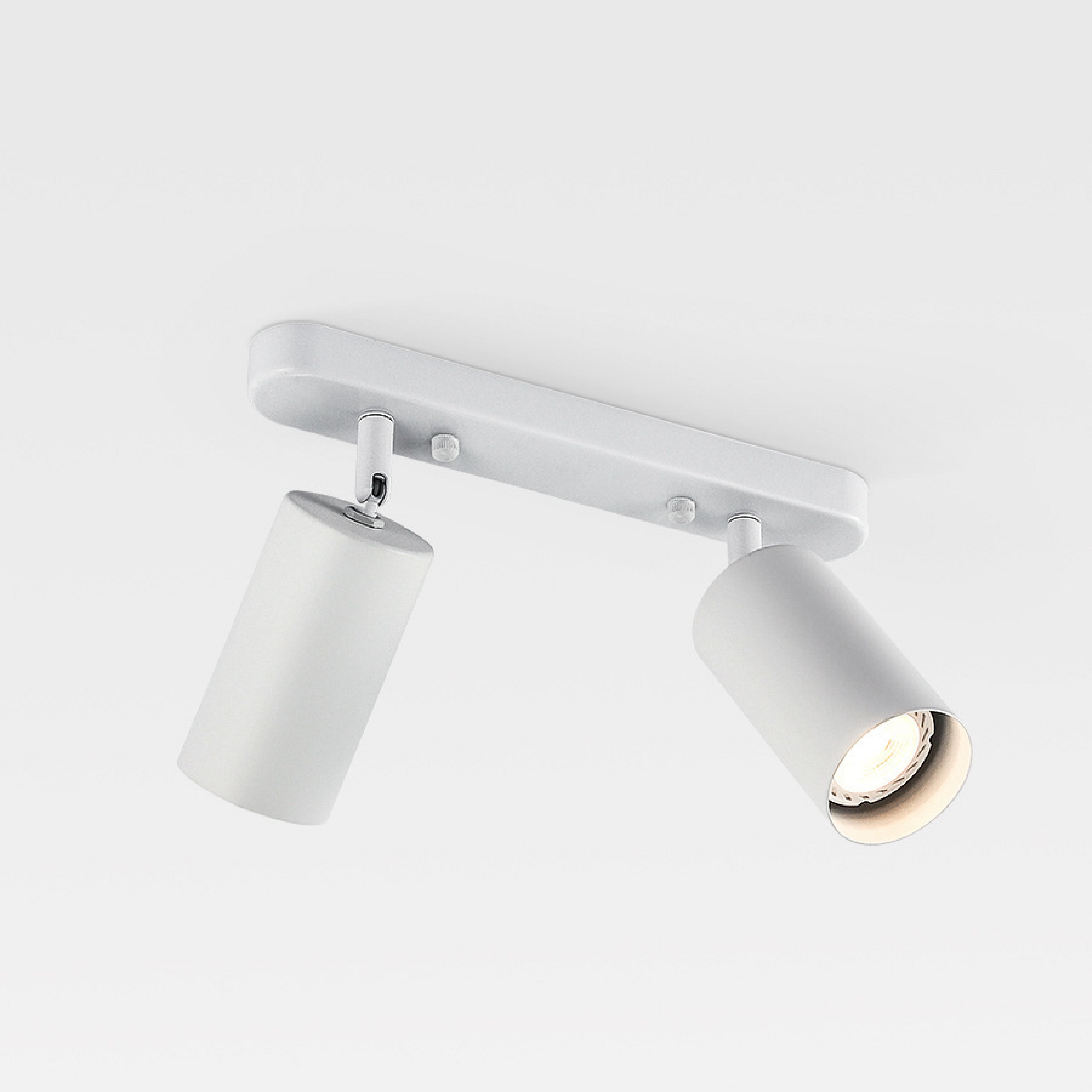 LumaPulse roterende loftslampe med justerbar to-hovedet spotlight til fleksibel moderne belysning