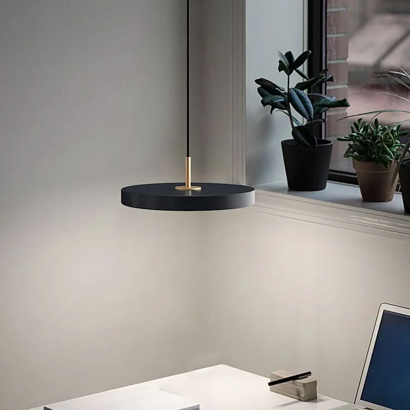 NovaLumen Moderne UFO LED Pendel Lys Med En Elegant Metalarmatur Til Moderne Interiører