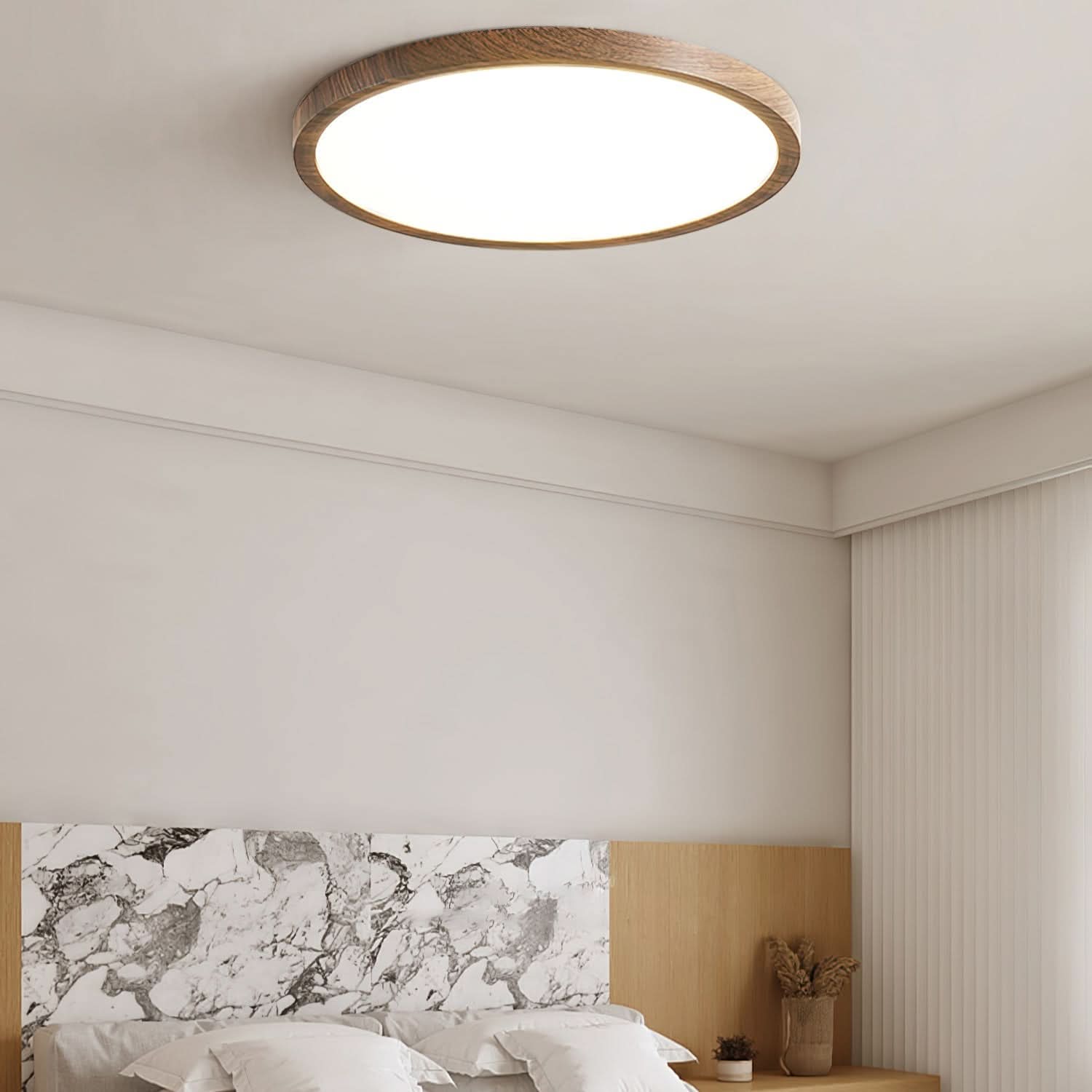 Slank ultratynd rund LED-loftlampe med valnødfinish til moderne hjem og opholdsrum i moderne interiører