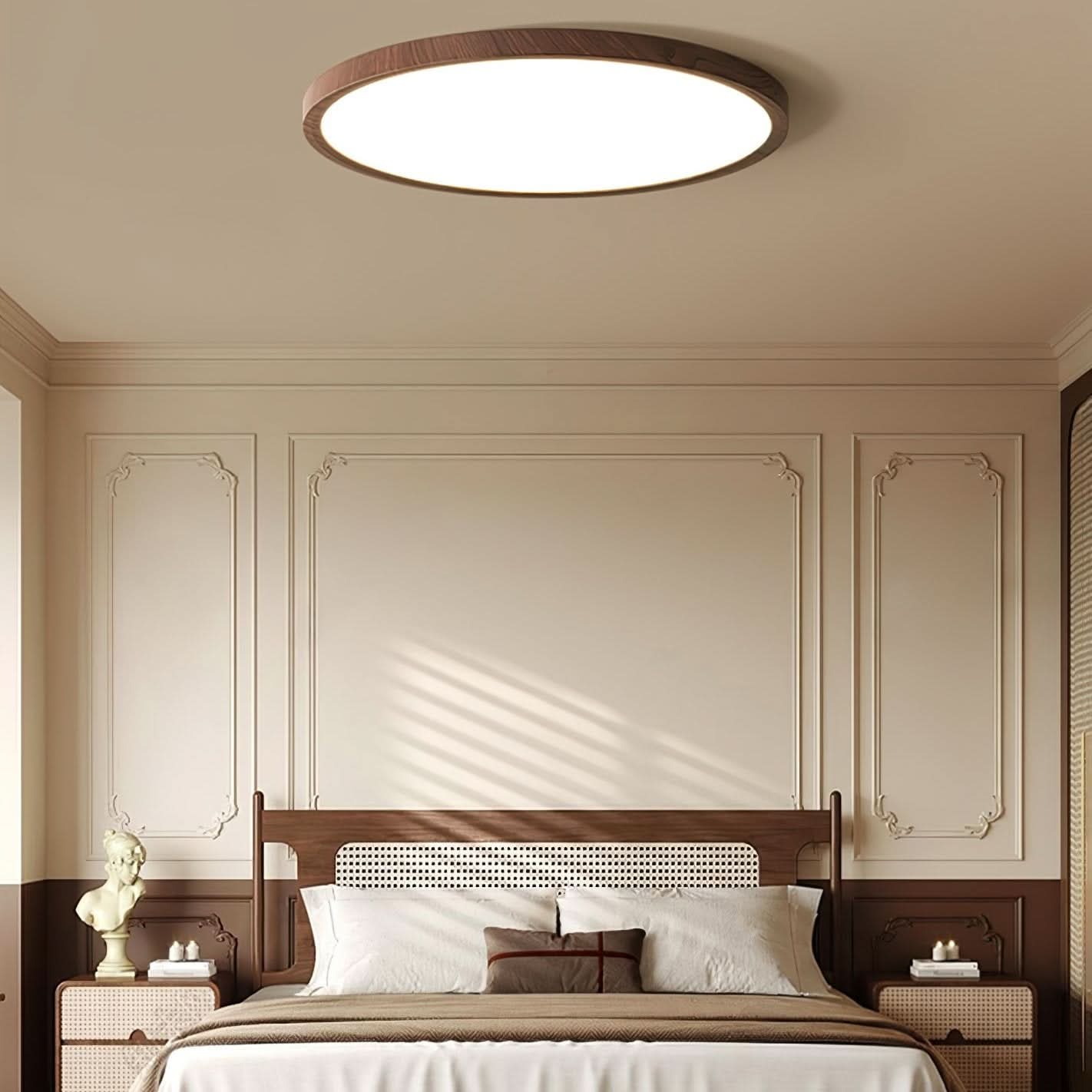 Slank ultratynd rund LED-loftlampe med valnødfinish til moderne hjem og opholdsrum i moderne interiører