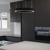 Lampada a sospensione LED circolare per soggiorno moderno con design ad anello minimalista per interni domestici contemporanei