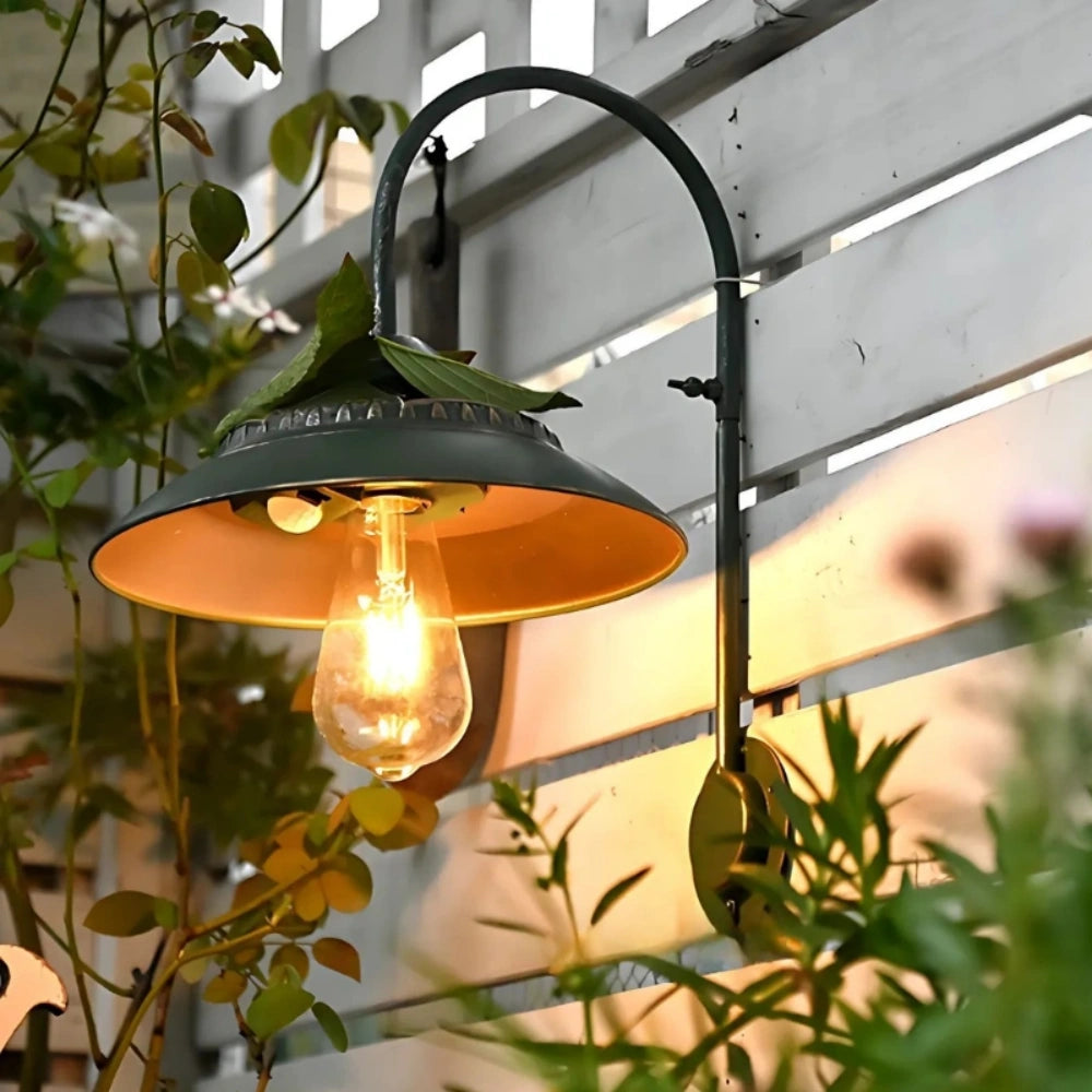 Vintage_Solar_Wandlamp_Buiten_met_Bewegingssensor_-_Weerbestendig_en_Draadloos_Muurlamp_in_Zwart_Ijzer_en_Glas_0.jpg