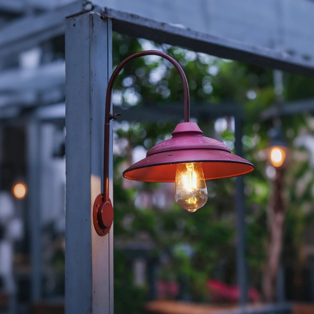Vintage_Solar_Wandlamp_Buiten_met_Bewegingssensor_-_Weerbestendig_en_Draadloos_Muurlamp_in_Zwart_Ijzer_en_Glas_1.jpg