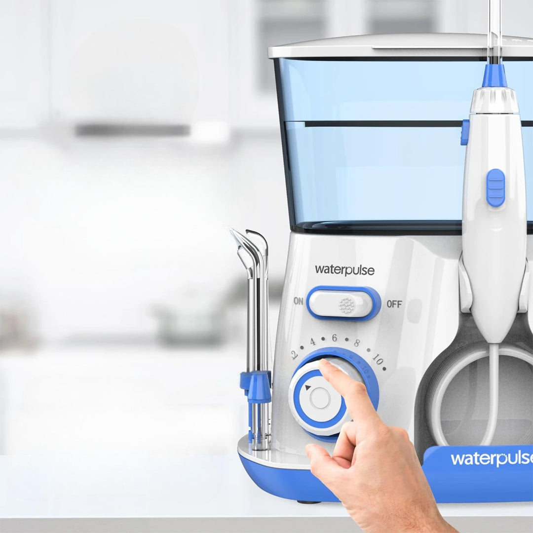 AquaViva elektrisk vandtandrenser med 800ML stor kapacitet og fem mundstykker til tandrensning