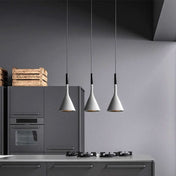 Lampada a sospensione triangolare contemporanea per soffitto soggiorno, elegante apparecchio geometrico per interni moderni