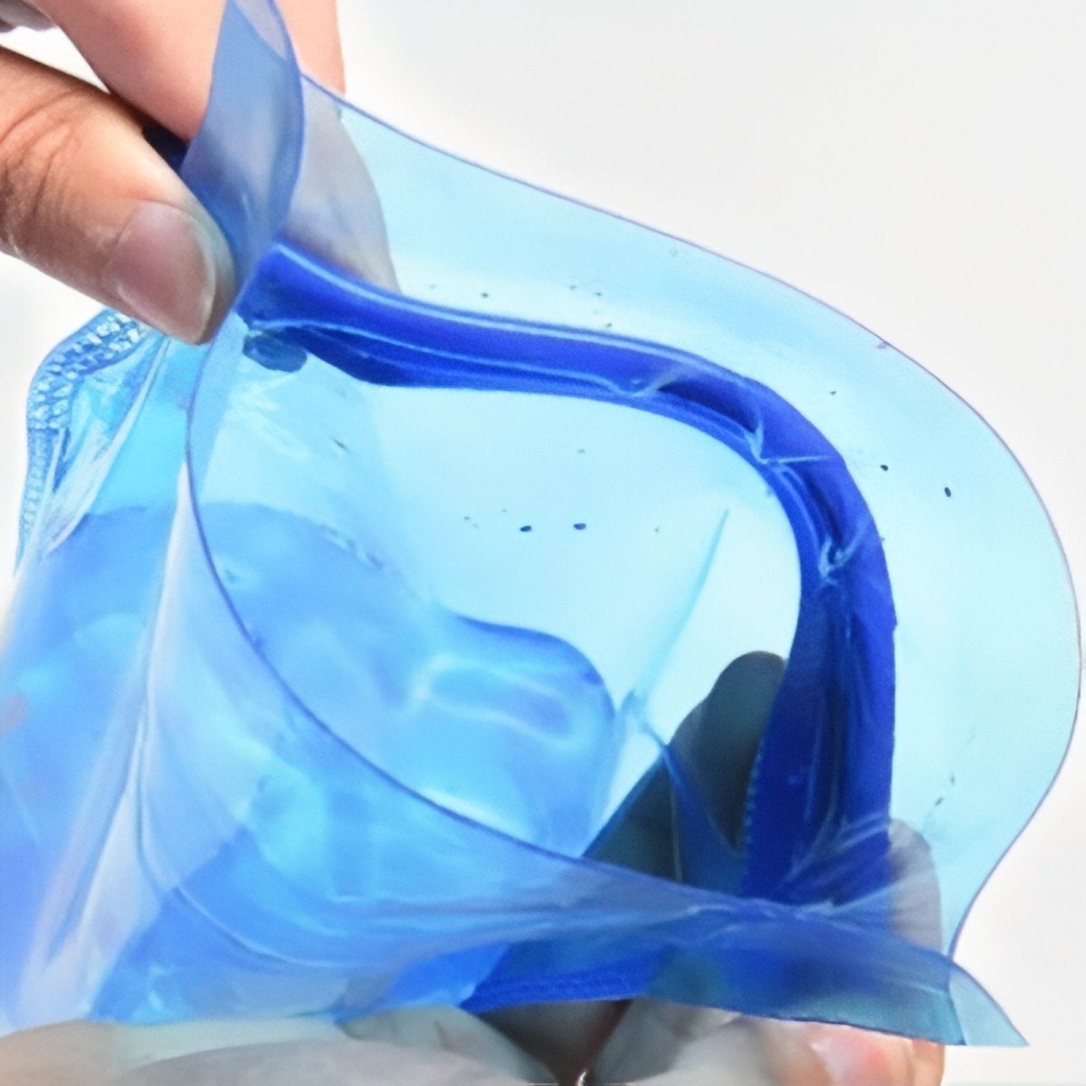 Poche à eau durable avec tube de boisson flexible pour longues aventures en plein air sur les sentiers de randonnée par SummitPulse