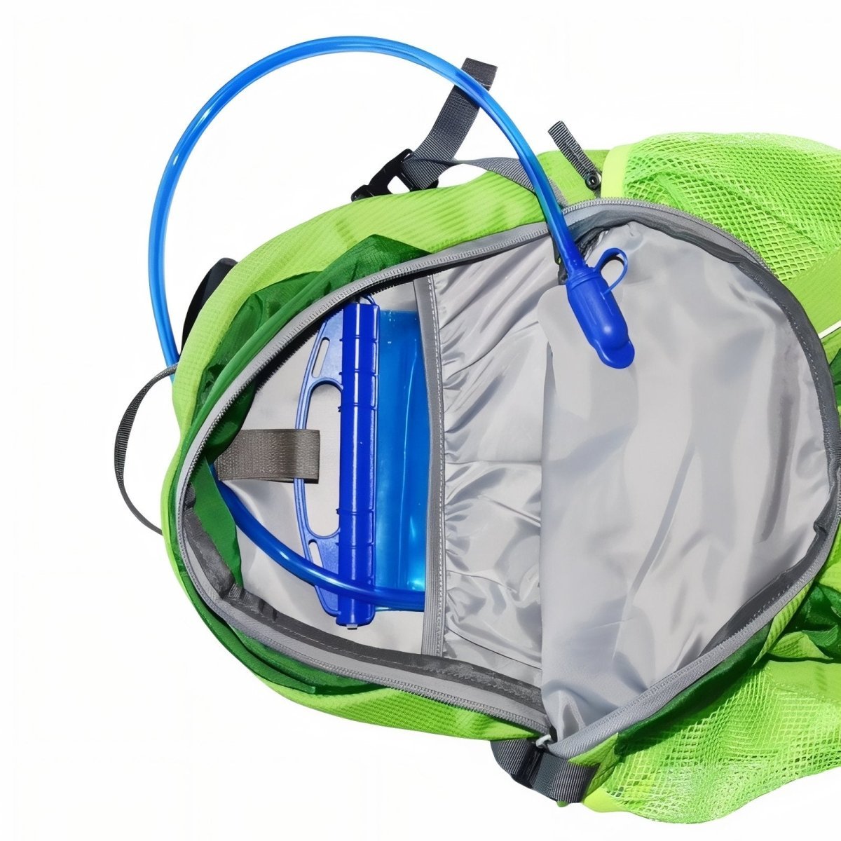 Poche à eau durable avec tube de boisson flexible pour longues aventures en plein air sur les sentiers de randonnée par SummitPulse