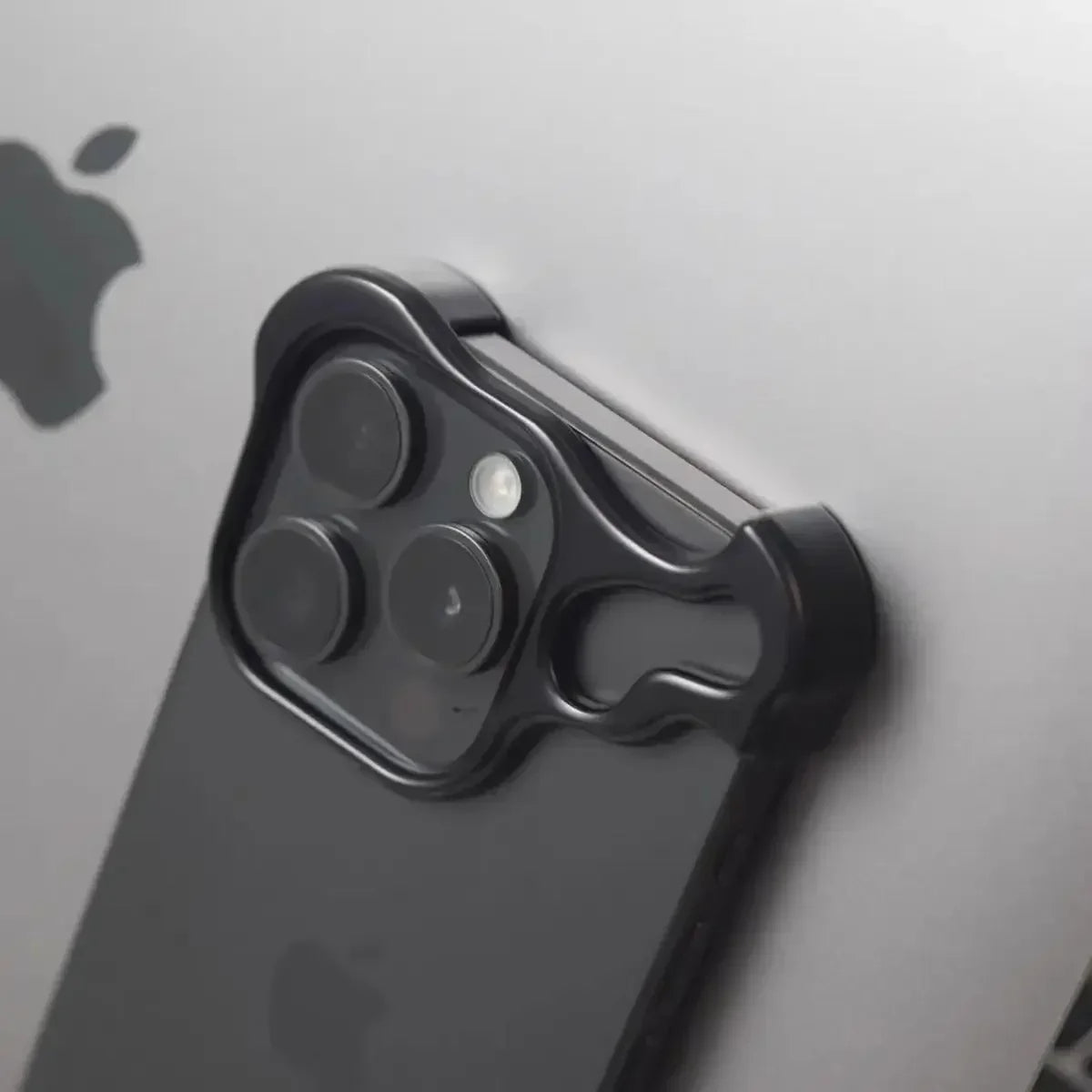 Funda para teléfono con parachoques de aleación de aluminio irregular y suntuosa para NovaPhone, edición premium de accesorio portátil