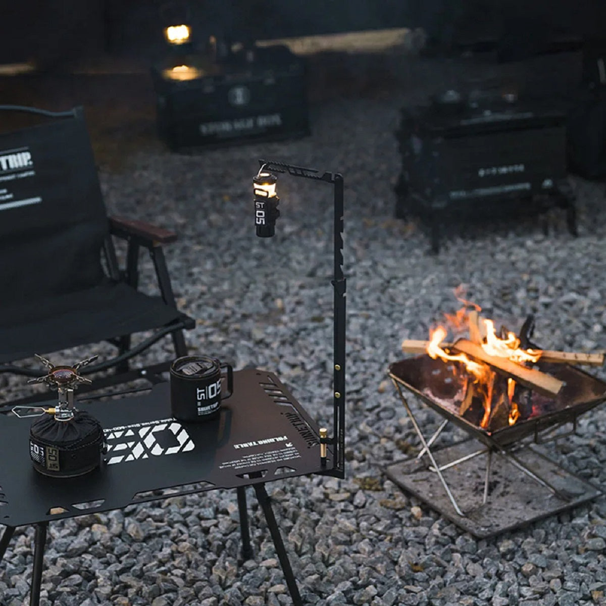 Support lumineux portable réglable en acier inoxydable TrailNova pour camping, éclairage extérieur et voyages