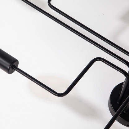 Nova industriel sort metal loftlampe til moderne interiører og minimalistiske rum med tidløs appel