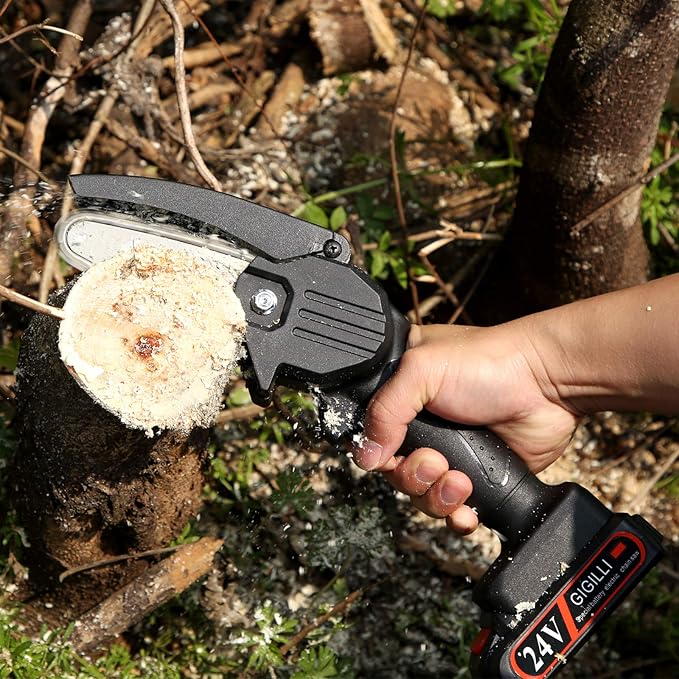 BrightForge 24V Mini Motorsav med to batterier til nem ledningsfri skæring